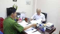 Ông Nguyễn Thái Luyện tại cơ quan điều tra.- Ảnh: Người Lao Động