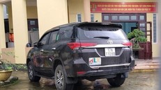 Chiếc xe ô tô chở 6 người Trung Quốc nhập cảnh trái phép vào Việt Nam. - Ảnh: Dân Trí