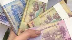 Đổi tiền mới trên mạng rầm rộ, phí cao ngất ngưởng, đề phòng tiền giả