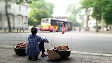 'Thân cò' lặn lội cuối năm