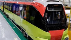 Đoàn tàu đầu tiên của Metro Nhổn - ga Hà Nội được lắp đặt trên ray tại ga S1.