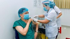 Phản ứng sau tiêm vắc-xin AstraZeneca là dấu hiệu ‘đáng mừng’?