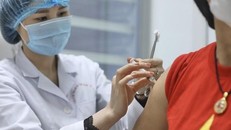 Tiêm mũi 2, đợt 2 thử nghiệm vaccine Nano Covax phòng COVID-19. (Ảnh: TTXVN)