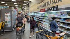 Người dân TP Hồ Chí Minh đi siêu thị trong giai đoạn bình thường mới. - Ảnh: Báo Tin Tức