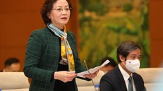 Bộ trưởng Bộ Nội vụ Phạm Thị Thanh Trà báo cáo tại phiên giải trình - Ảnh: VGP.