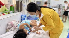 TP.HCM yêu cầu rà soát, tăng giường điều trị trước tình hình trẻ mắc COVID-19 gia tăng