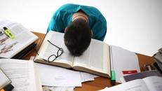 Liên tiếp các vụ tự tử, phải làm gì để cùng con vượt qua 'vùng xám'?