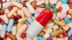 Tháo gỡ vướng mắc liên quan đến thủ tục thông quan thuốc nhập khẩu