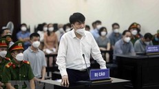 Bị cáo Trương Quốc Cường trả lời câu hỏi của Hội đồng xét xử. (Ảnh: TTXVN)