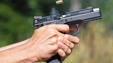 Hà Nội: Khẩn trương điều tra, làm rõ vụ ẩu đả, thu giữ vật chứng nghi là súng