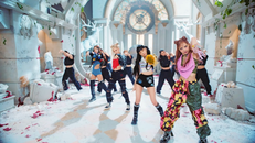 Những phân cảnh mãn nhãn người xem trong "Pink Venom". 