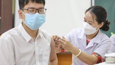 Tỉ lệ tiêm vaccine còn thấp, cảnh báo số trẻ mắc COVID-19 gia tăng