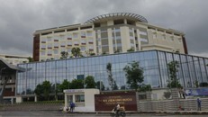 Bệnh viện Ung bướu TP.HCM thu không đủ chi, nhân viên y tế nghỉ việc nhiều