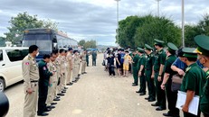 Tiếp nhận các công dân trở về sau khi thoát khỏi sòng bạc ở Campuchia