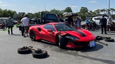 Lấy mẫu vân tay trên vô lăng siêu xe Ferrari 488 để tìm người cầm lái
