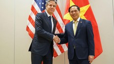 Bộ trưởng Ngoại giao Bùi Thanh Sơn và Ngoại trưởng Mỹ Antony Blinken. Ảnh: TTXVN