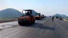 Các nhà thầu thi công cao tốc Bắc-Nam đã tập trung mọi nguồn lực thi công để đưa dự án hoàn thành theo đúng kế hoạch. - Ảnh: Vietnamplus