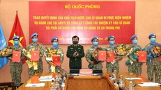 Thượng tướng Hoàng Xuân Chiến, Thứ trưởng Quốc phòng, trao quyết định của Chủ tịch nước cử 7 sĩ quan tham gia gìn giữ hòa bình ở Abyei, Phái bộ UNISFA.