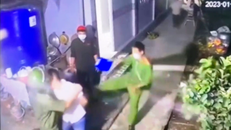 Đại úy Phan Văn Trung là người mặc sắc phục công an xuất hiện trong clip đang gây xôn xao dư luận. (Nguồn: Cắt từ clip)