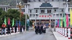 Cửa khẩu quốc tế Ma Lù Thàng chính thức thông quan trở lại