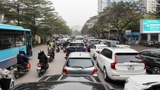 Các trung tâm đăng kiểm tại Hà Nội ùn tắc trở lại