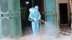 Phun hóa chất diệt muỗi phòng, chống sốt xuất huyết.