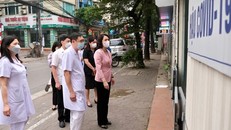 Phó Chủ tịch UBND thành phố Hà Nội Vũ Thu Hà kiểm tra công tác phòng, chống dịch bệnh.
