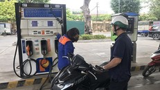 Giá mặt hàng xăng RON95-III giảm hơn 600 đồng từ 17 giờ ngày 21/4