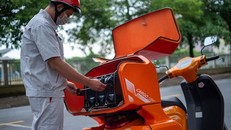 Báo tài chính Mỹ viết về xe máy điện VinFast và tương lai của giao thông xanh Việt Nam