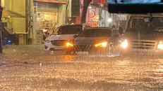 Những điều cần phải chú ý khi điều khiển ô tô trong mùa mưa