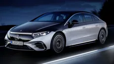 Điểm thú vị về khả năng đánh lái trục sau trên Mercedes-Benz EQS