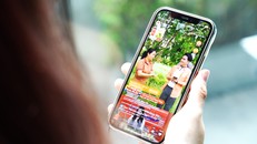 Xem nông dân livestream ngay tại vườn, trải nghiệm chốt đơn trái cây trên Shopee