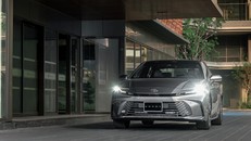 Toyota Việt Nam công bố điều chỉnh giá bán Camry HEV Premium