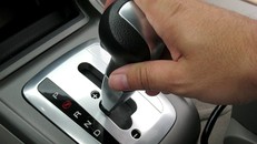 Về số N khi dừng đèn đỏ có tiết kiệm nhiên liệu?