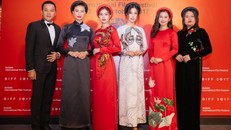 'Cô Ba Sài Gòn' đưa áo dài Việt Nam lên thảm đỏ LHP Busan 2017