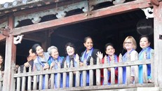 Phu nhân, phu quân lãnh đạo APEC thăm quan phố cổ Hội An