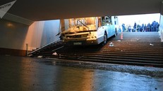 Nga: Xe bus lao vào hầm đi bộ, ít nhất 5 người thiệt mạng