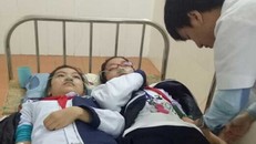 Hít phải khí độc nhà máy thép, 25 cô trò lờ đờ buồn nôn