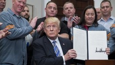 Ông Trump khiến Trung Quốc nổi giận khi thông quan đạo luật với Đài Loan