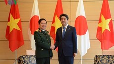 Bộ trưởng Ngô Xuân Lịch tiếp kiến Thủ tướng Nhật Bản Shinzo Abe