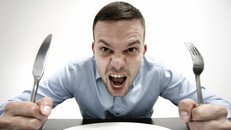 Thường cáu kỉnh khi đói có thể là biểu hiện của bệnh thần kinh