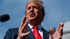 Ông Trump tuyên bố không để Mỹ trở thành ‘trại di cư’