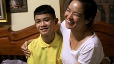 Niềm vui của cầu thủ nhí Thái Lan khi được trở về nhà