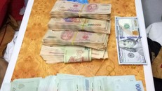 Tiếp viên trả lại hơn 100 triệu đồng cho khách bỏ quên trên tàu