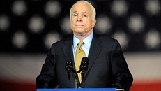 Thượng nghị sĩ John McCain qua đời ở tuổi 81