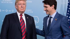 Trump cảnh báo mức thuế 'tàn phá' đối với ô tô nhập khẩu Canada
