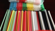 Nhà bán lẻ đầu tiên của Việt Nam ngừng kinh doanh ống hút nhựa tại 600 siêu thị