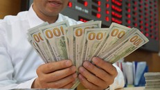 Giá USD trong ngân hàng tăng vọt