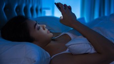 Nguy cơ tăng cân khi ngủ gần các thiết bị điện tử