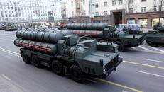 Hệ thống phòng thủ tên lửa S-400 của Nga. Ảnh: Reuters